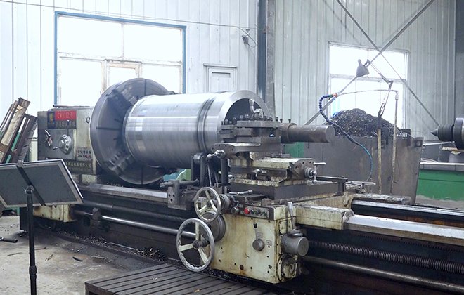 Large horizontal lathe