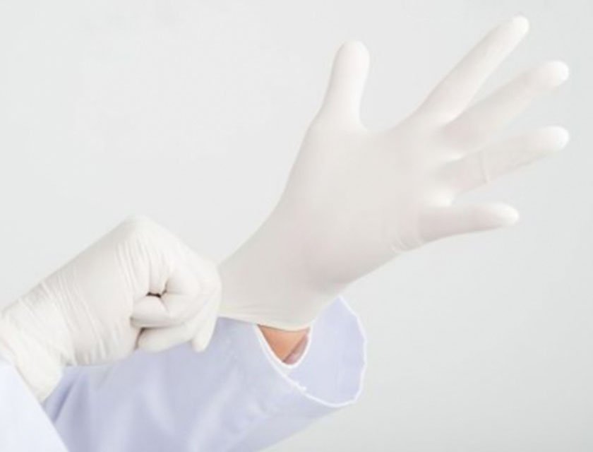 _0006_Glove-Application