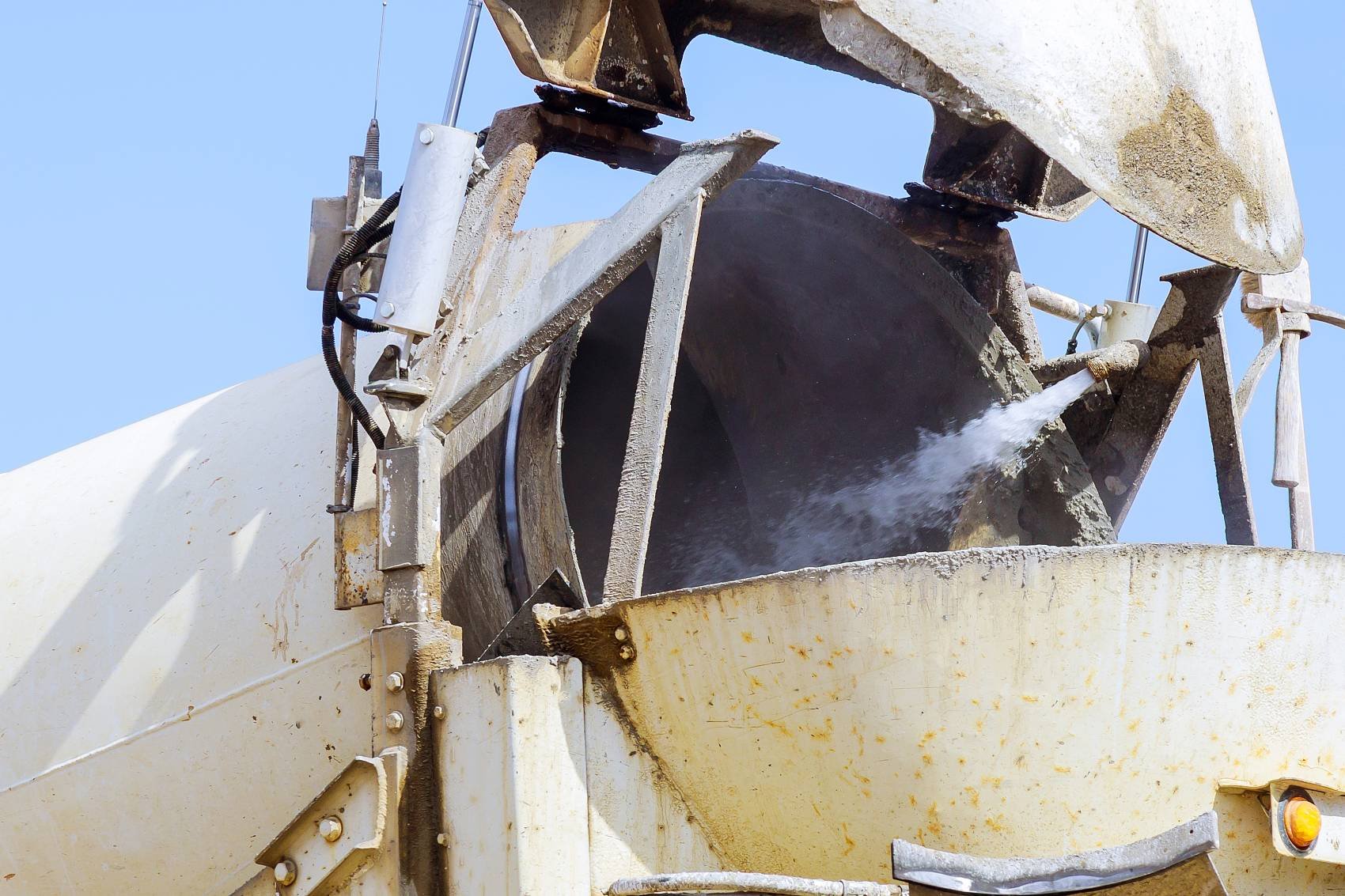 Dust suppressant