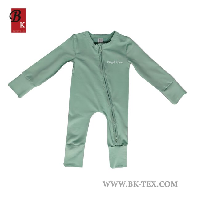 Solid winter romper w zipper