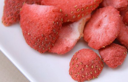 Freeze Dried Strawberry Half