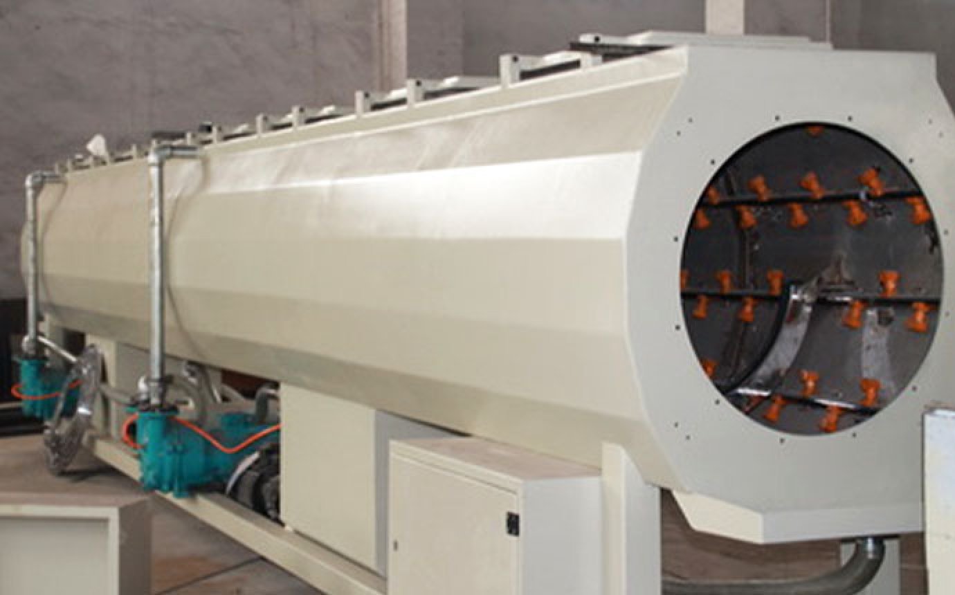 Vacuum water tank