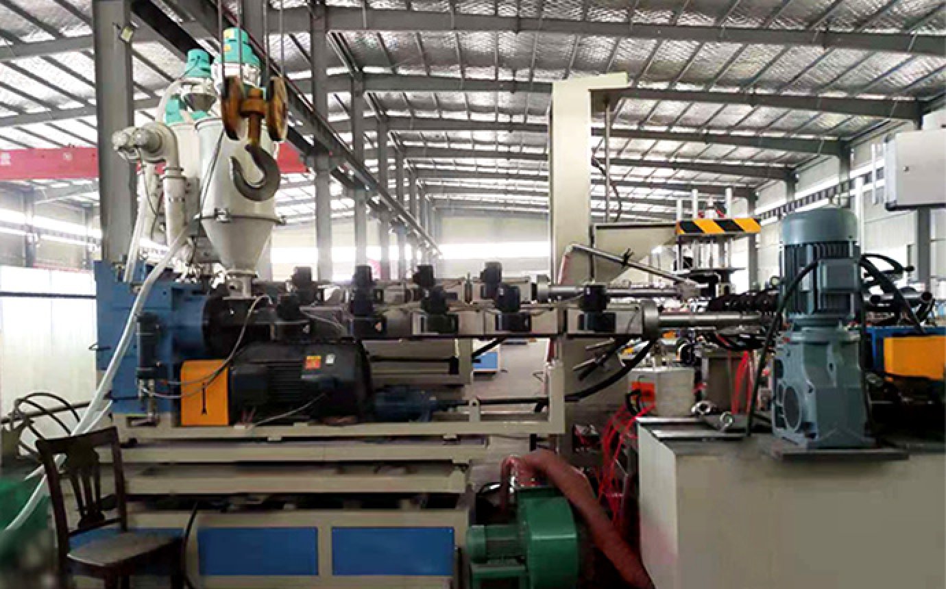 HDPE steel belt winding pipe production line