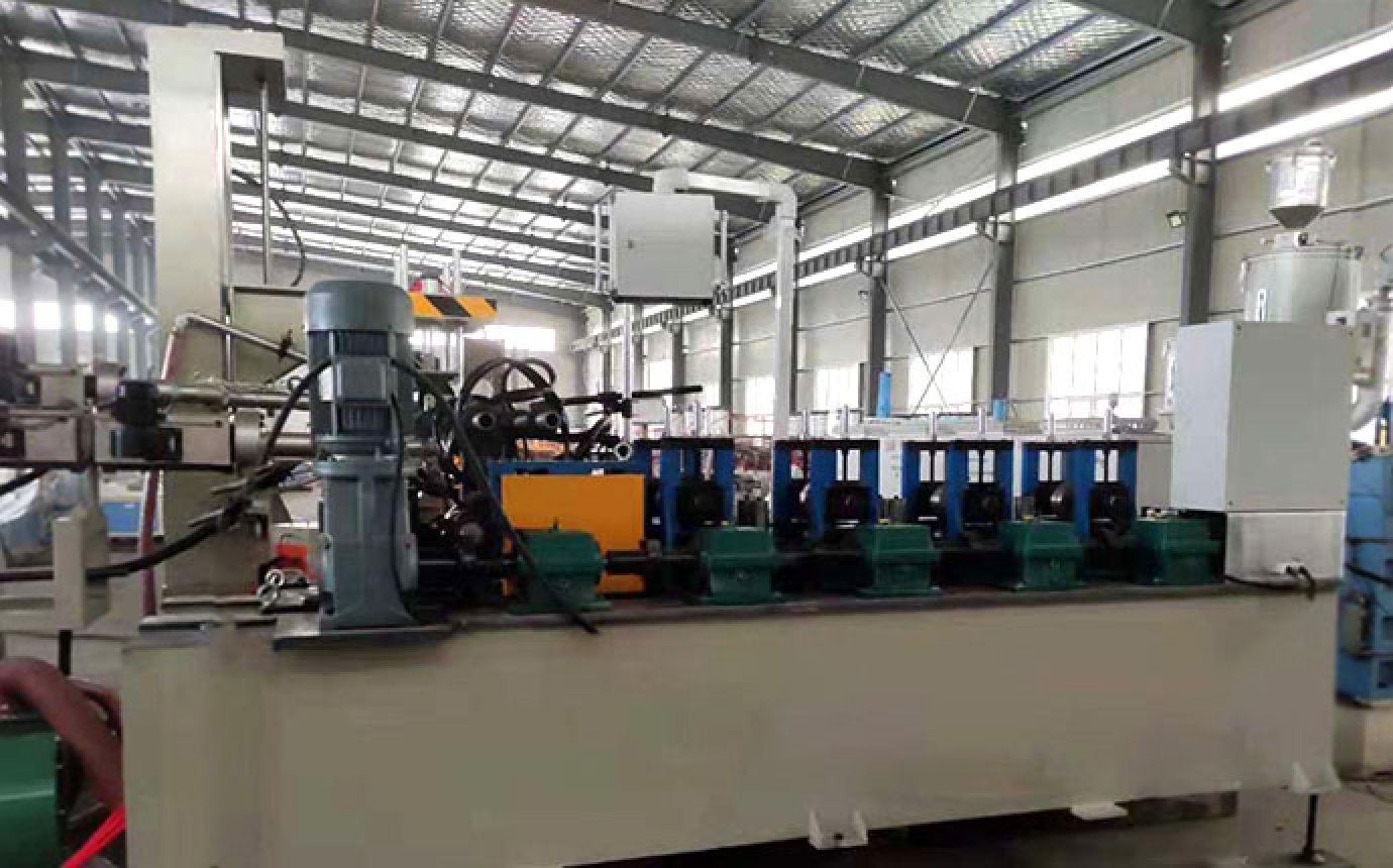 HDPE steel belt winding pipe production line