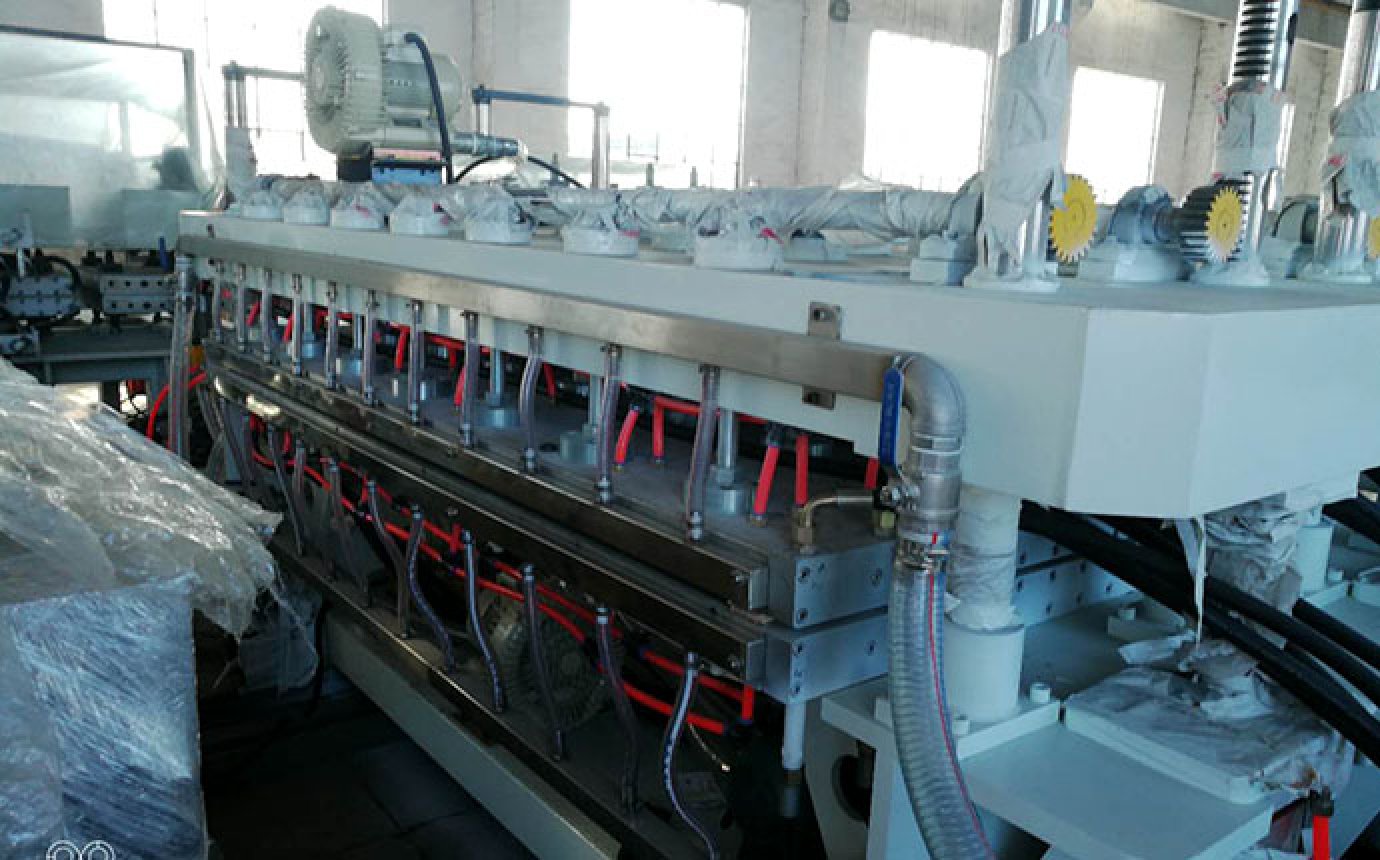 Plastic lattice plate production line