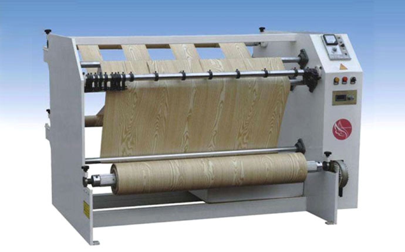 Plastic cutting machine