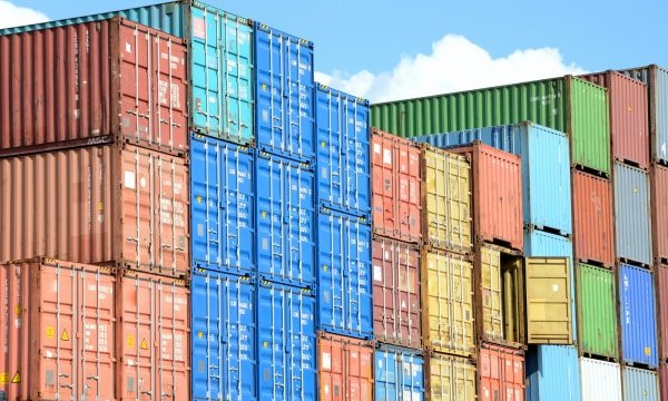 Carregamento e descarregamento de contentores