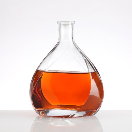 Drop-shaped brandy glass bottle