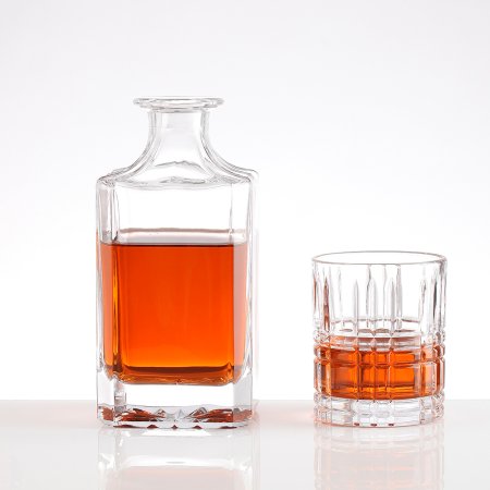 Square 700ml Engrave Bottom Glass Bottle