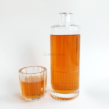 Recyclable 700ml Round Custom Glass Tequila Bottle