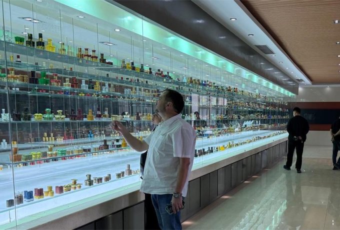 Customized service for glass wine bottle caps