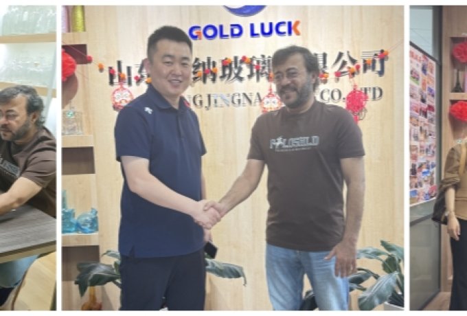 A customer from Bahrain visited the factory and signed a contract for common development