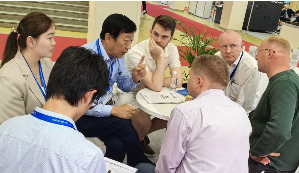 On-site communication at the 2024 Metallurgical Wire and Pipe Exhibition in Russia