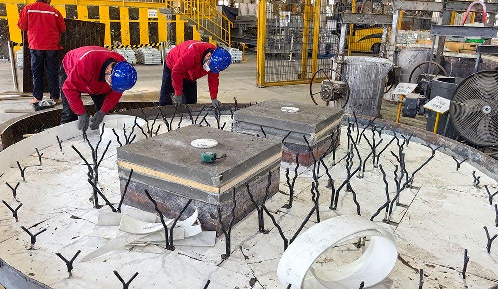 Technical personnel go to the customer site for technical guidance