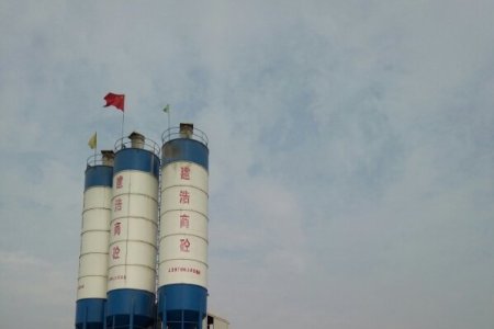 Double HZS60 concrete mixing plant equipment with more reliable and stable quality