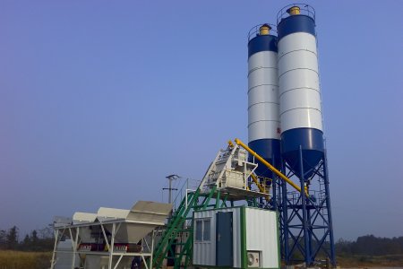 Small mixing plant with high maintenance efficiency.
