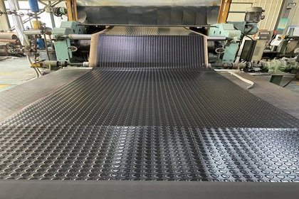 How Do Stud Anti-slip Rubber Mats Reduce Slip Risks in Wet Workplaces?