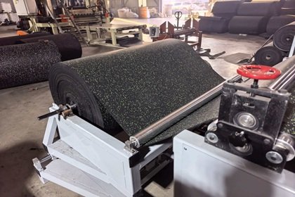 What factors affect the shock absorption performance of gym rubber flooring?