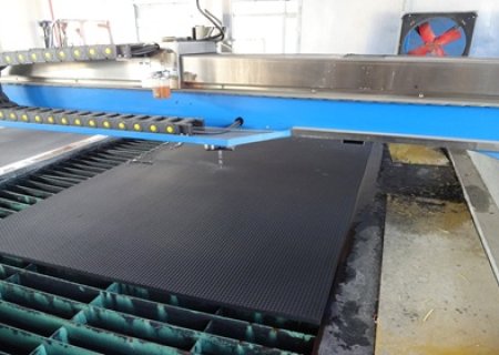 What Are The Benefits of Hammer Pattern Cow Mats For Cattle Barns?