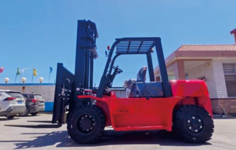 Precisión y potencia: La carretilla elevadora diésel de 7 toneladas con mástil de 2x3 metros y posicionador de horquillas