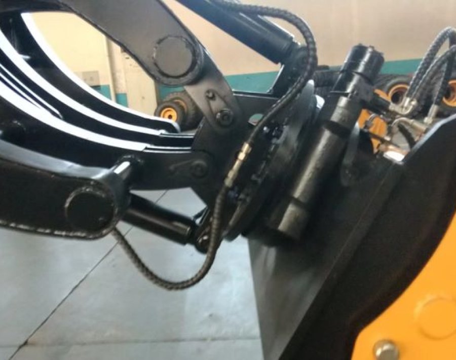 Accesorio para Retroexcavadora: Cuchara Giratoria