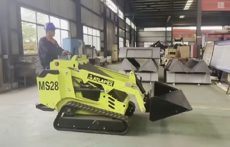 ATLAPEX MS28: El minicargador compacto con operador a bordo que redefine la eficiencia en el lugar de trabajo