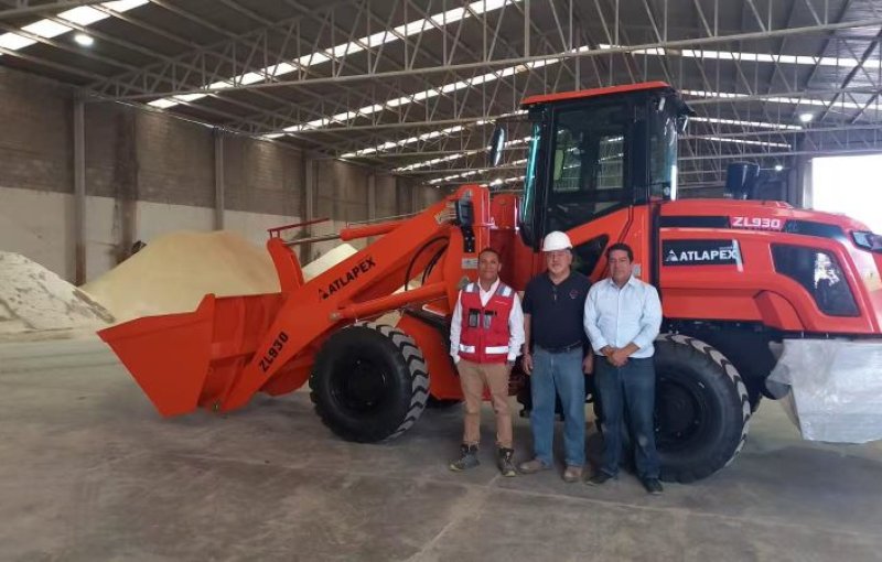Cargadora compacta ATALPEX ZL930: Aumente la eficiencia en sus operaciones de construcción, minería o agricultura
