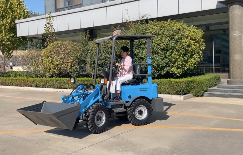 AEC04 – El cargador eléctrico compacto que rinde como los grandes