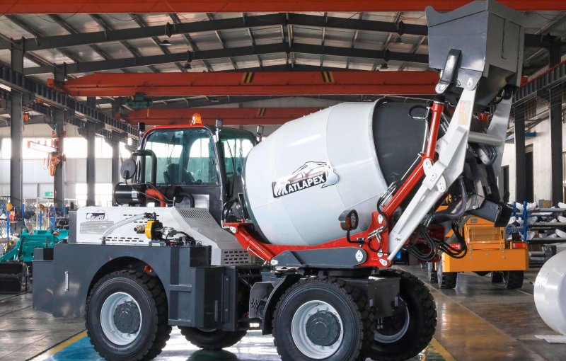 Hormigonera Autocargable Articulada AL2500 – Tamaño compacto, gran rendimiento, la reina de la agilidad en espacios reducidos