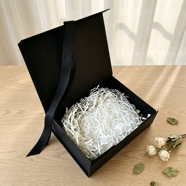 ​Luxury Black Magnetic Flap Clothing Paper Box
