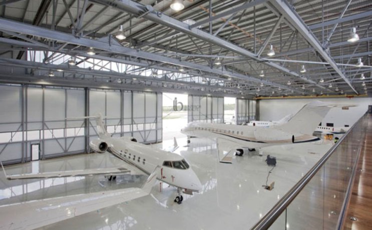 Hangar para aeronaves con estructura de acero de alta calidad