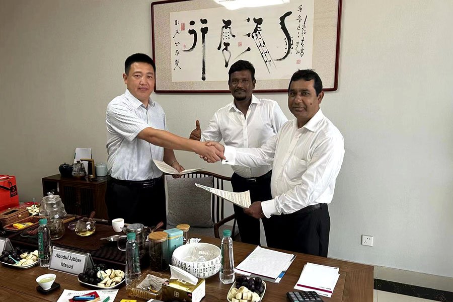 Los clientes de Bangladesh visitan