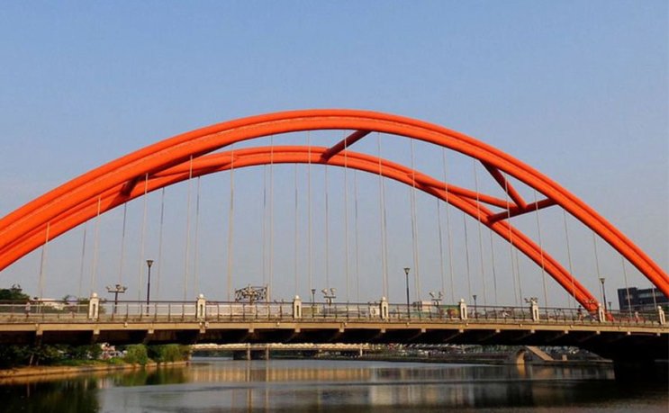 Puente De Acero Pintado