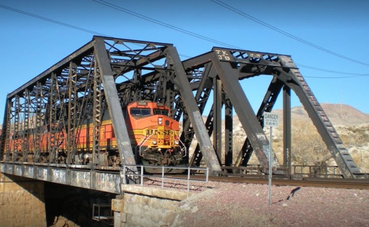 Puente De Acero Ampliamente Utilizado