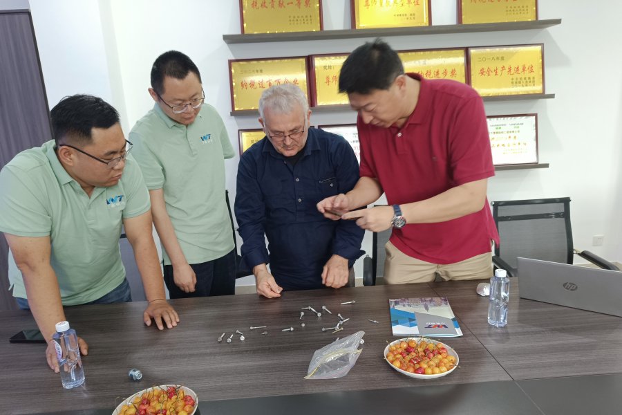 Cliente australiano de visita. ¡Pónganlo en las noticias!