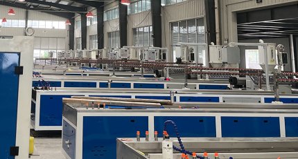 Warmly celebrate the completion of 15 wood-plastic production lines customer installation and commissioning