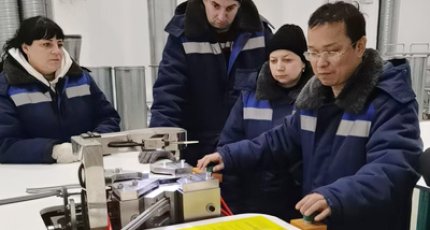 Qingdao Zhenxiong Mechanical Overseas Service Team, Training Record of Door Seal Welding Machine Technology