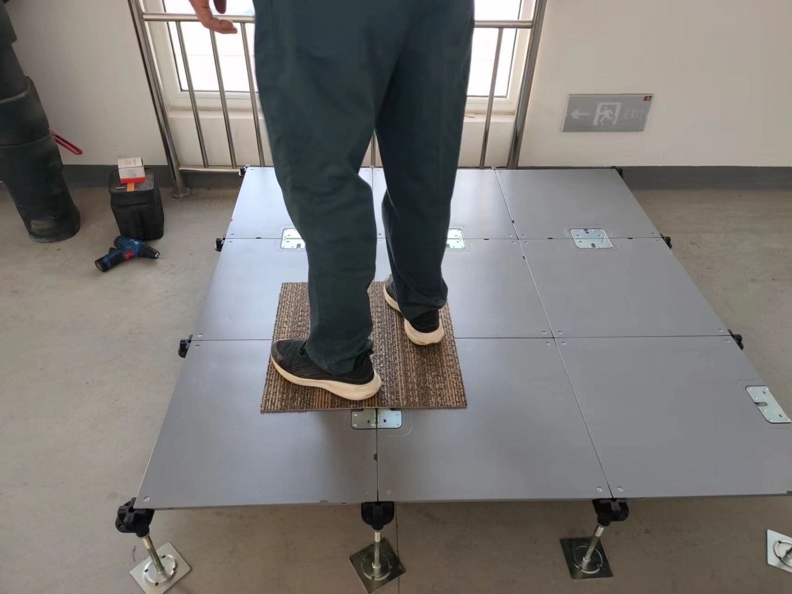 Chinese manufacturer wholesales anti-static raised flooring