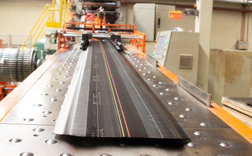 Tire tread feed rack