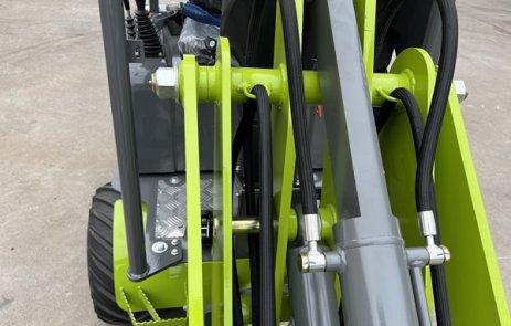 Hydraulic oil pipe protective cover