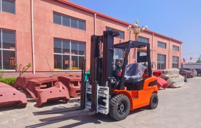 Enhancing Warehouse Efficiency: The Versatile 2.5-Ton LPG Forklift with Single-Double Pallet Handler