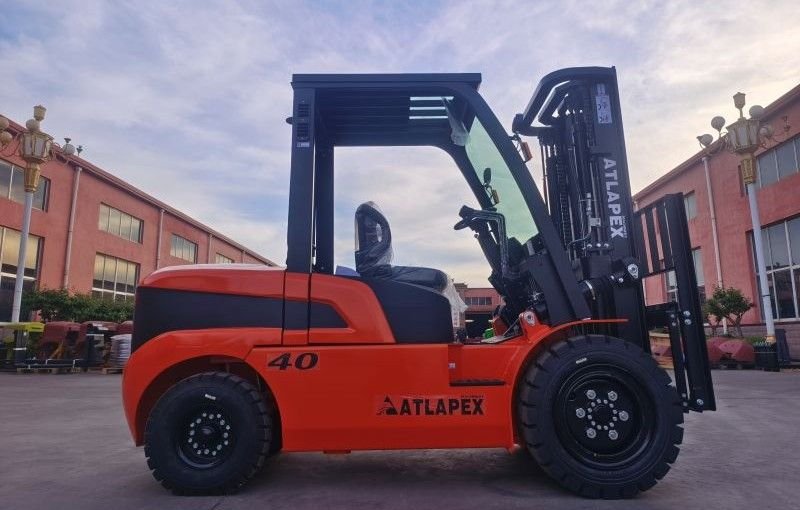 Optimized Material Handling: The 4-Ton Diesel Forklift with Isuzu Engine