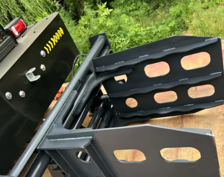 ATLAPEX Wheel Loader Attachment: Flat Clamp