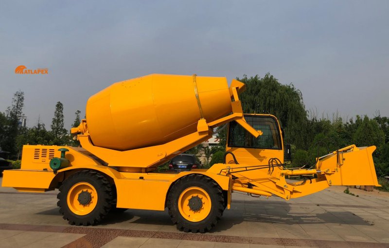Superior Stability & Versatility: Our Integrated Self-Loading Mixer Trucks