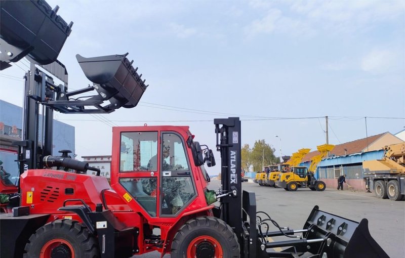 La carretilla elevadora todoterreno ATLAPEX 35Q ​​de 3,5 toneladas con motor Yunnei turbo de 58 kW ya está lista para ser enviada al mercado internacional.