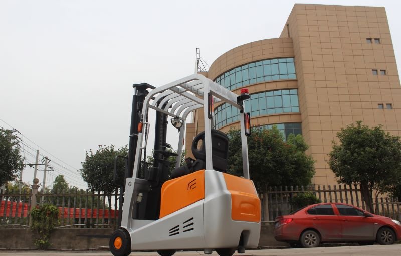 ¡Nuevo miembro de la serie de carretillas elevadoras ATLAPEX: una carretilla elevadora eléctrica de tres ruedas!