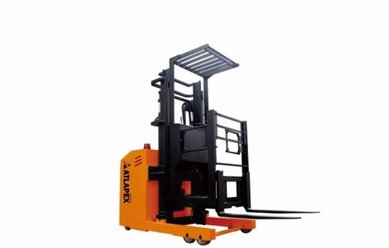Apilador eléctrico de palets con sistema de recogida en posición elevada.