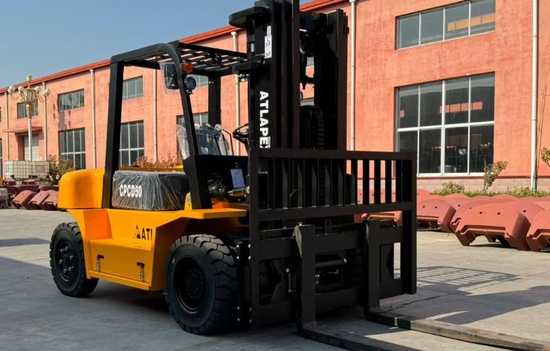 Carretilla elevadora diésel ATLAPEX de 5 toneladas con doble rueda delantera
