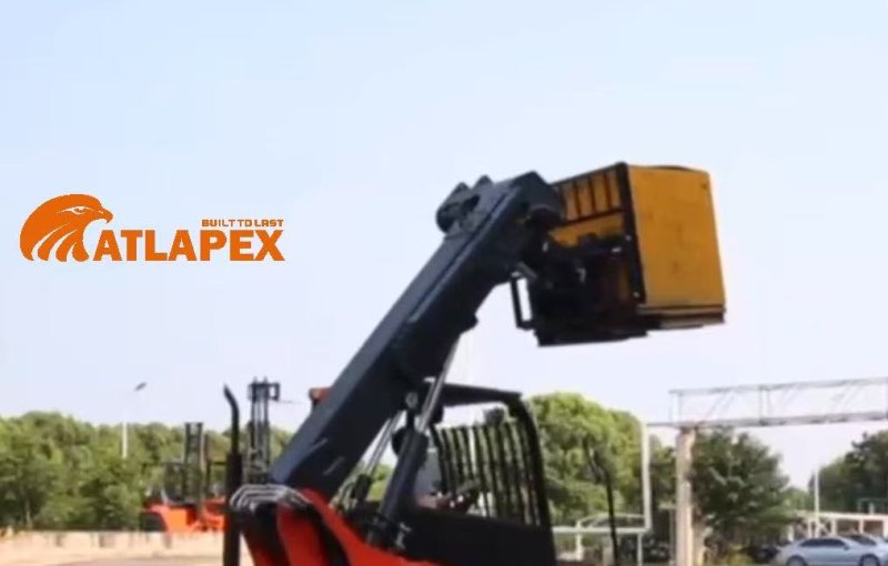 La manipuladora telescópica ATF15-45 2WD: ¡Su socio ideal para el manejo de materiales!