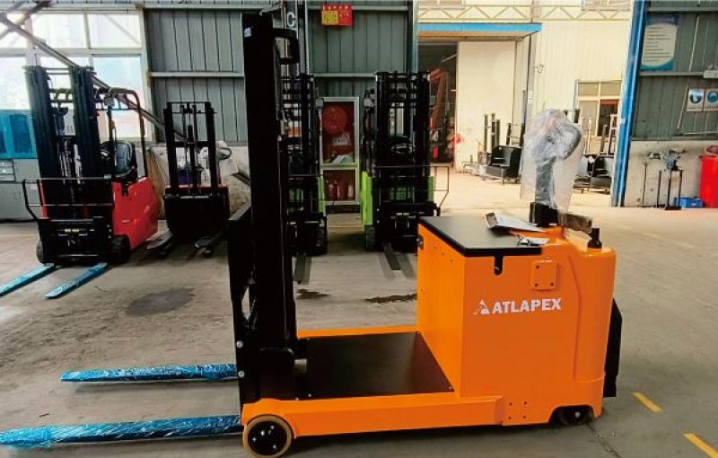 Apilador eléctrico de palets de 1,5 toneladas (tipo walkie-talkie contrapesado): potencia y eficiencia redefinidas.